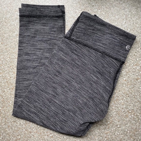 Lululemon Wunder Under Crop II | Size 4 - Picture 2 of 6